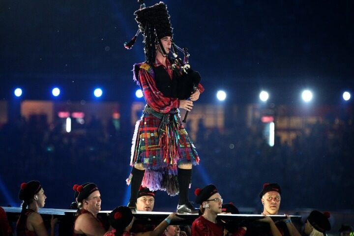 JGrahamPiper on a board Delhi 2010
